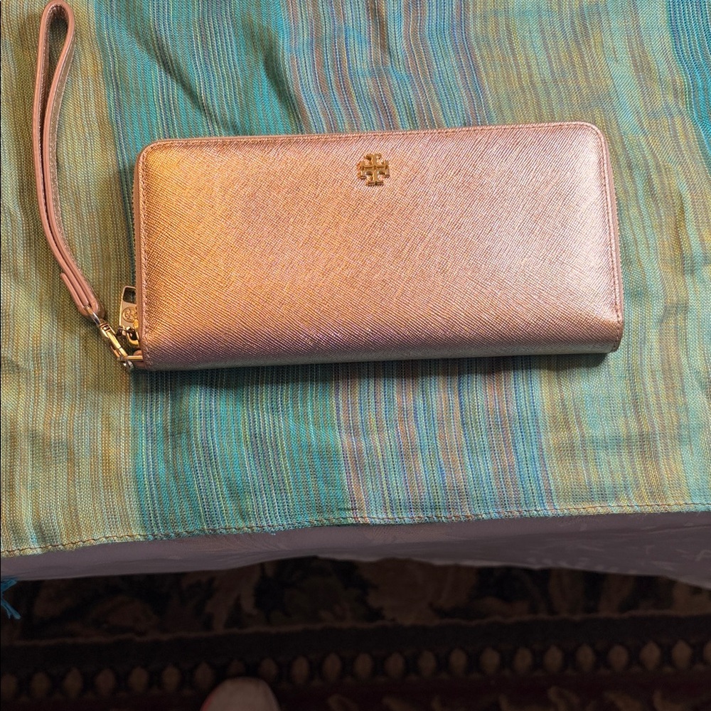 Tory Burch Metallic Golden Wristlet